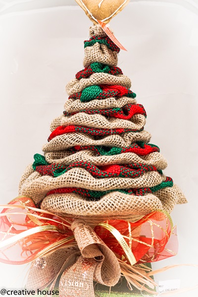 HouseProjetos's tweet photo. ARVORE DE NATAL DE ESTOPA FEITA COM FUXICO, 24X40 CM.
VALOR R$ 100,00.
Preço valido até o dia 24/12/2020.
#Designdeinteriories #design #interior #interiordesign #arquitetura #follow #followme #follow4follow #architecture #instaart #instahome #art #instadecor #instadesign https://t.co/J7YSg4Th3V