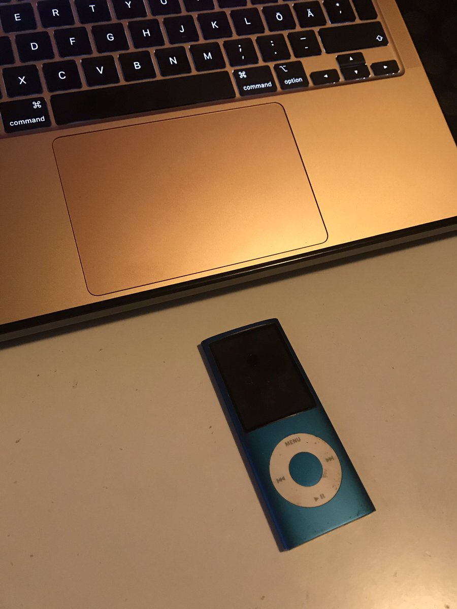 MattiRetro's tweet photo. Who is still using the iPod in 2020? I still think it is awesome.. perfect for when I am out jogging and wanna listen to some good tunes. #outofdate #retro #ipod #apple #oldschool https://t.co/SmNmzWXhRs