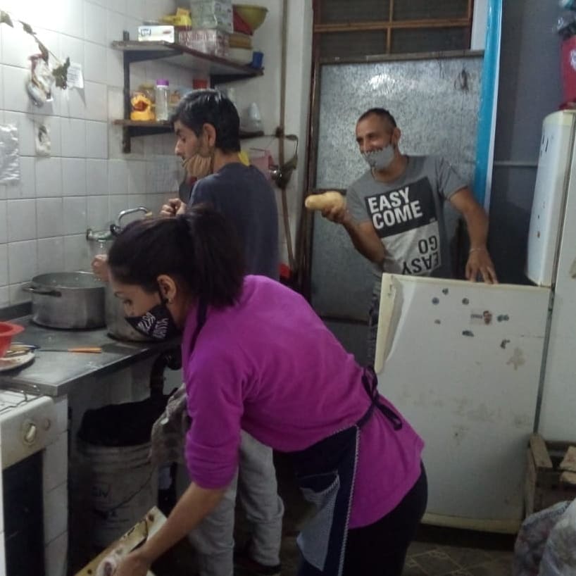 EP_scgambier's tweet photo. Nueva jornada de Olla Popular en San Carlos/Gambier!! 

#sancarlos #laplata https://t.co/r1zFh5NCbp