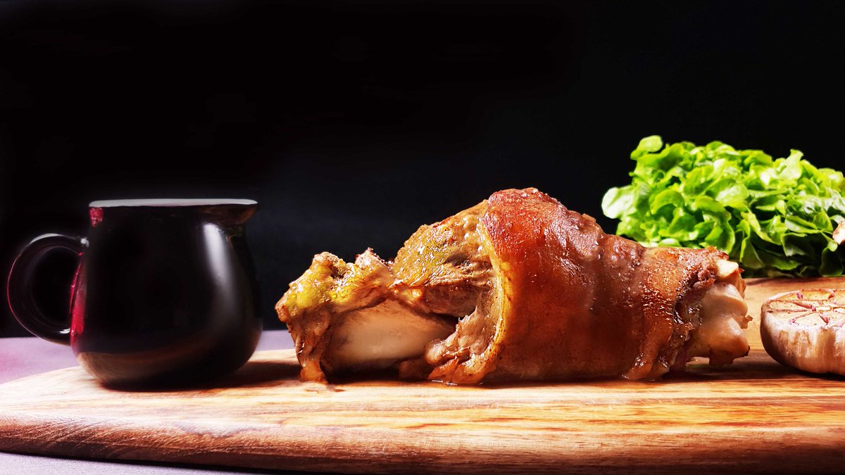 GastroTeka_es's tweet image. CODILLO de cerdo al HORNO. PLATO NAVIDEÑO 🥂❄🥳
Os animo a probarla, es muy fácil de hacer y está riquísimo.
                     ⬇⬇  RECETA PASO A PASO⬇⬇
             💖 ▶▶ youtu.be/Osk7oJnplf4◀◀💖
#comida #food #codillo #pork #facil #Receta #gastroteka