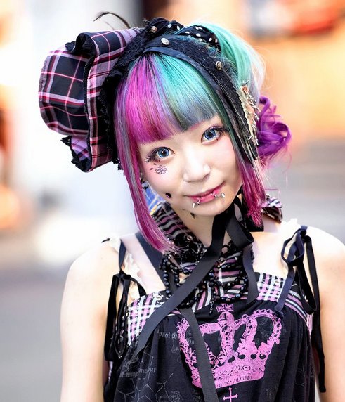 There is, IMO, a viable future for "Tradhumanism". There is also a viable future for Posthumanism where people turn themselves into vastly superior entities with weird and outlandish minds. But there's no future for Transhumanists with pink hair, piercings and magnets.