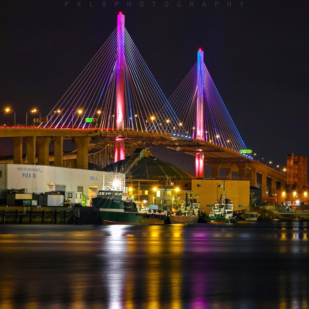 newgdbridge's tweet photo. Have you seen the new bridge lights? Instagram user pxl8photography captured today’s stunning #FanPhotoFeature. The bridge lighting system is comprised of 192 energy-efficient LED lights across the main span for full coverage. https://t.co/ChA9ABBQAe