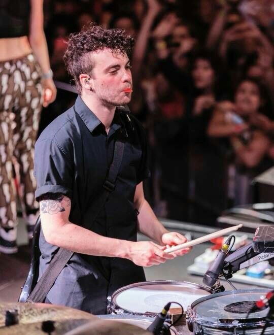 Everybody say happy birthday to our favorite white boy taylor york!! 