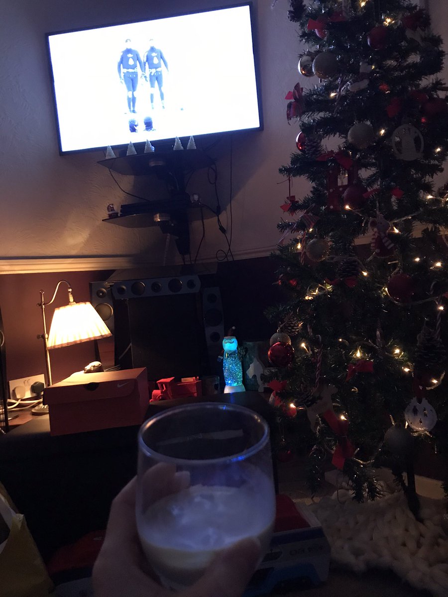 LauLatt's tweet photo. Merry christmas boys! @GordonRamsay @fredsirieix1 @Ginofantastico It now feels like christmas with a glass of baileys in hand, wrapping presents &amp; watching you crazy musketeers😂🎅🏻🎄 https://t.co/g04PAVdzyL