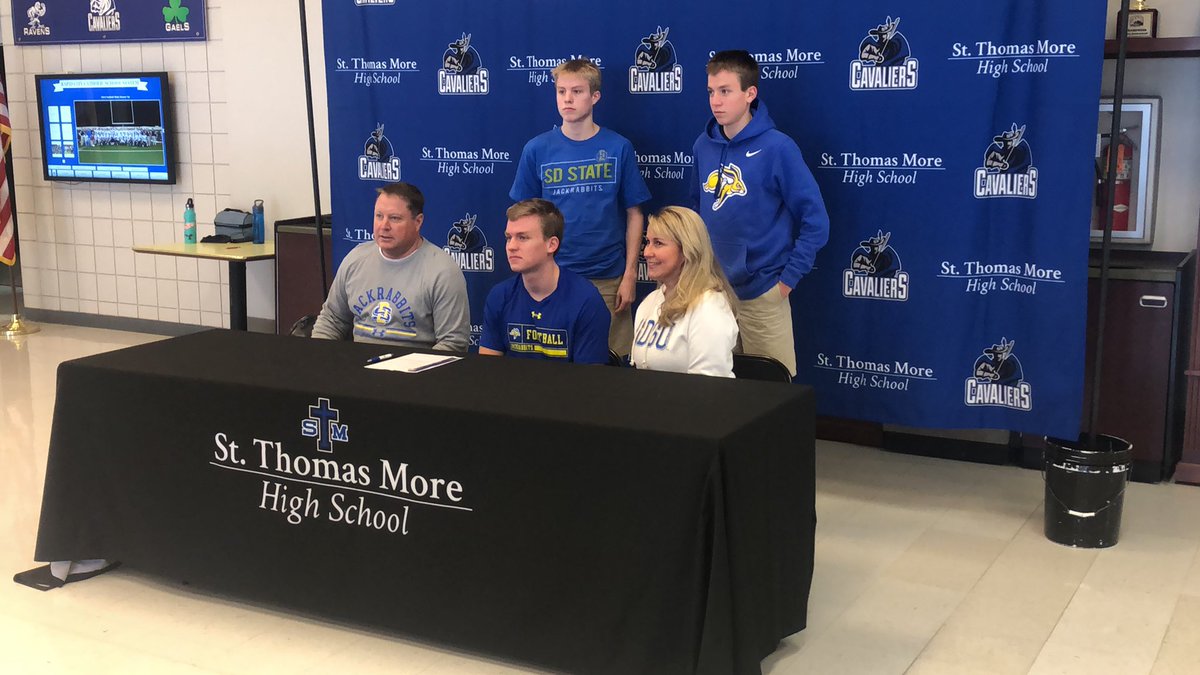 mattscase's tweet photo. St. Thomas More kicker @jackdgreen10 inks with @GoJacksFB on #NationalSigningDay https://t.co/rP24WLwNTe