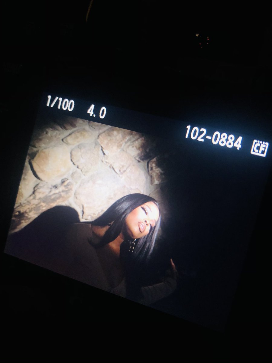 I get invited by  @ThatsRoebaby to be on set for her next video and shoot behind the scenes!! I called out of work and spent the day assisting her!! It was so much fun 