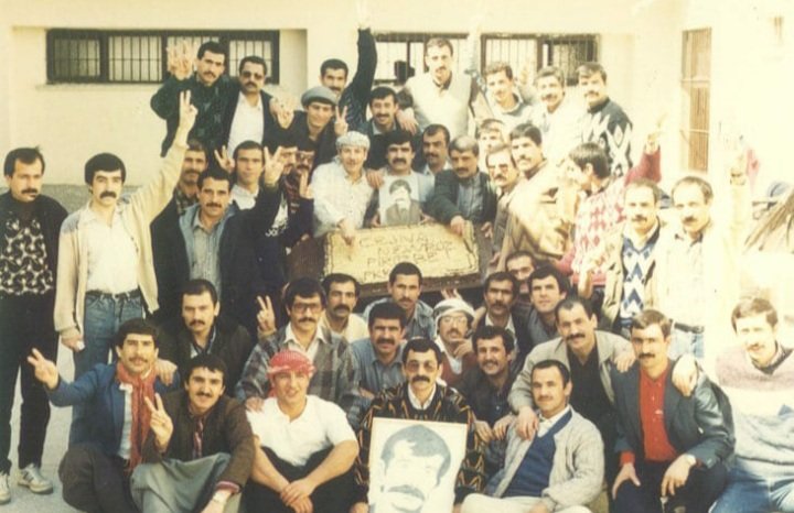 rojevazindanan's tweet photo. 'Güç fiziki kapasiteden değil boyun eğmeyen iradeden gelir.' 

Yıllarca güçlü bir iradeyle zindanlarda direniyorlar hiç bir zaman boyun eğmediler. 

#AçlıkGrevineSesOl https://t.co/3LoCYZ2nGO