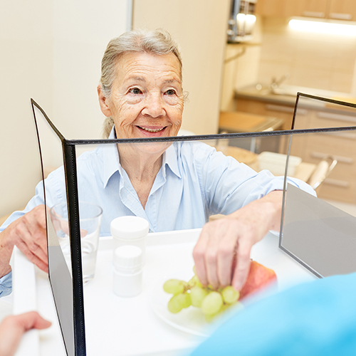 mastersofmenus's tweet image. An alternative to the plexiglass PPE shield, Menu Masters’ tabletop shield helps deter the spread of the virus in schools &amp;amp; senior care facilities across U.S. — less than 1/3 of the cost, easy to clean, portable, folds for easy storage and made in America. tinyurl.com/yaeesqhb