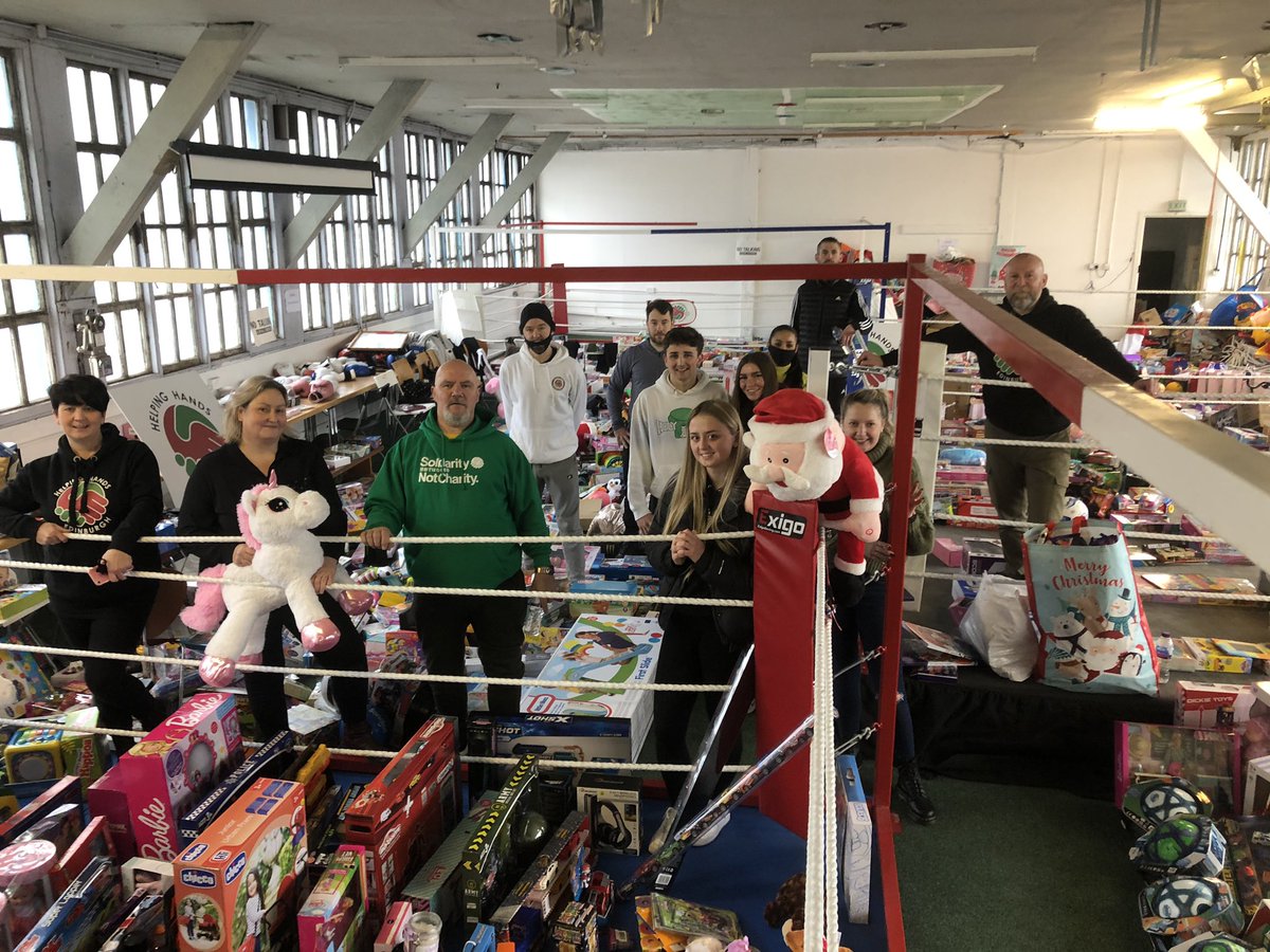 EdiHelpingHands's tweet photo. What a team!
Huge thanks to all our volunteers today and every day. What an effort sorting these toys. Incredible, inspirational people giving up their time to help #Edinburgh kids in need get toys this Christmas x https://t.co/hqjgAUPDlB