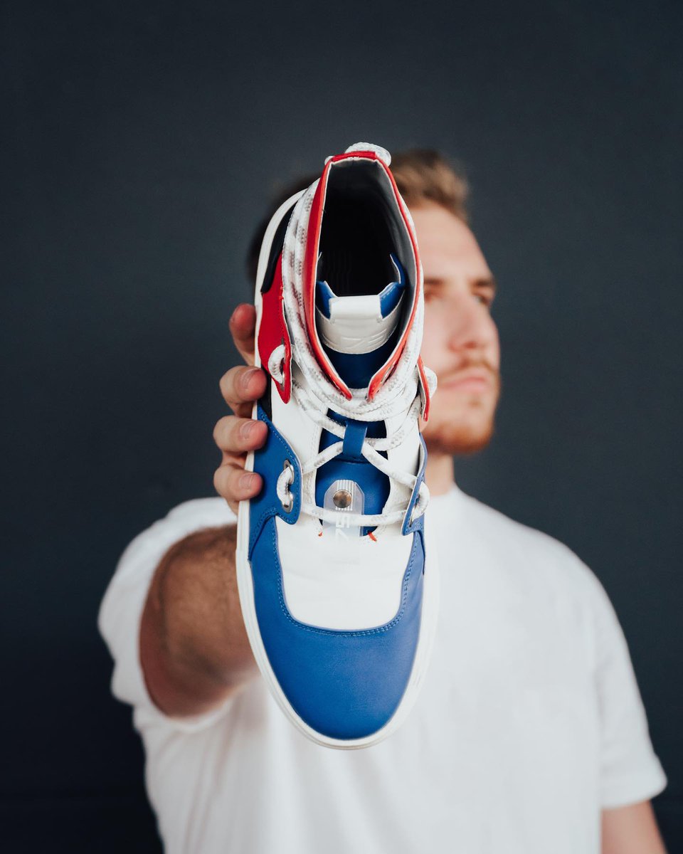 Never back down in the #stryder. 
•
•
#J75 #J75shoes #Jumpshoes #kicks #hightop #hightopsneakers #instakicks #sneakers #sneakerhead #sneakerporn  #kickstagram #igsneakers #sneakersaddict #kicksoftheday