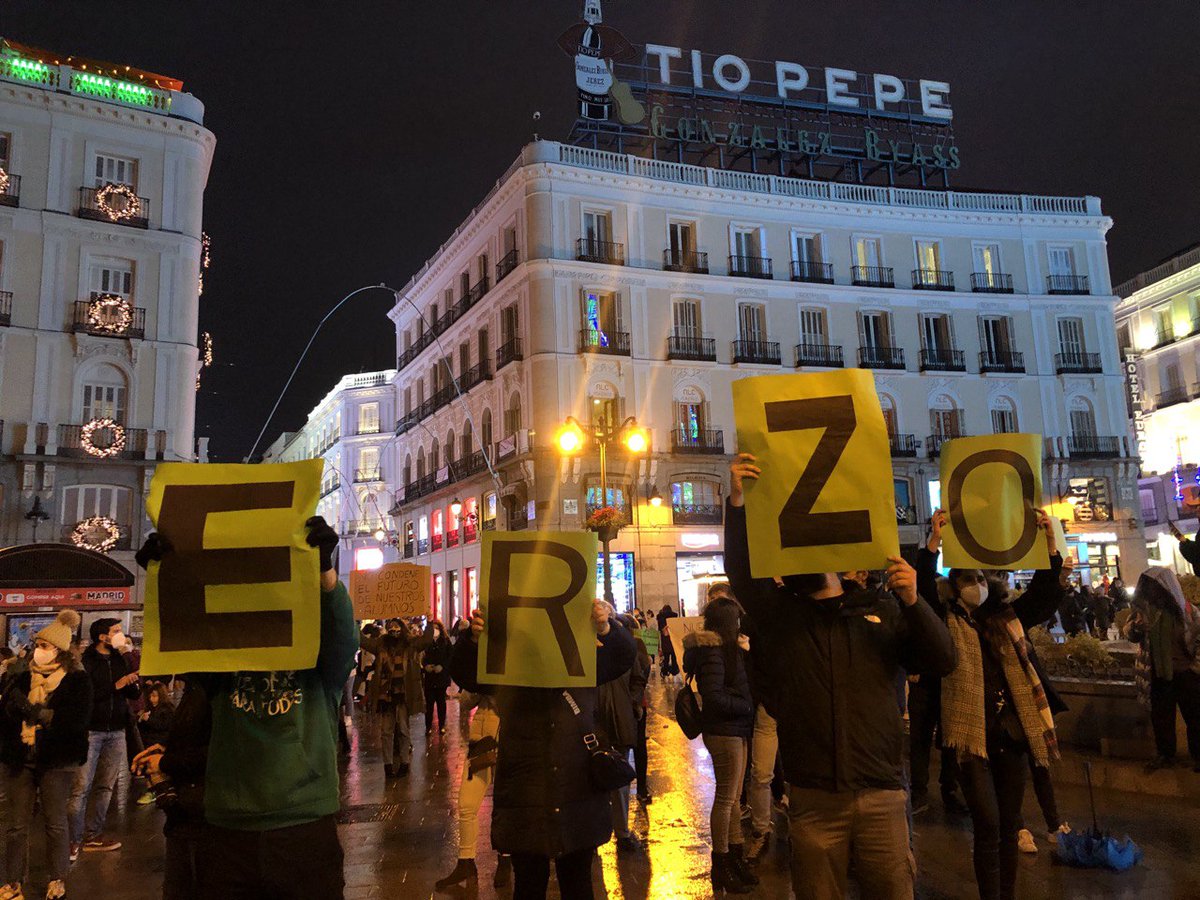 RefuerzosCovid's tweet photo. Muchísimas gracias a todas las personas que os habéis acercado a Sol a pesar de la lluvia 🥰
#NoTeVayasProfe #DocentesTodoElCurso #RefuerzosCovidNecesarios https://t.co/dh0YVbK4YH