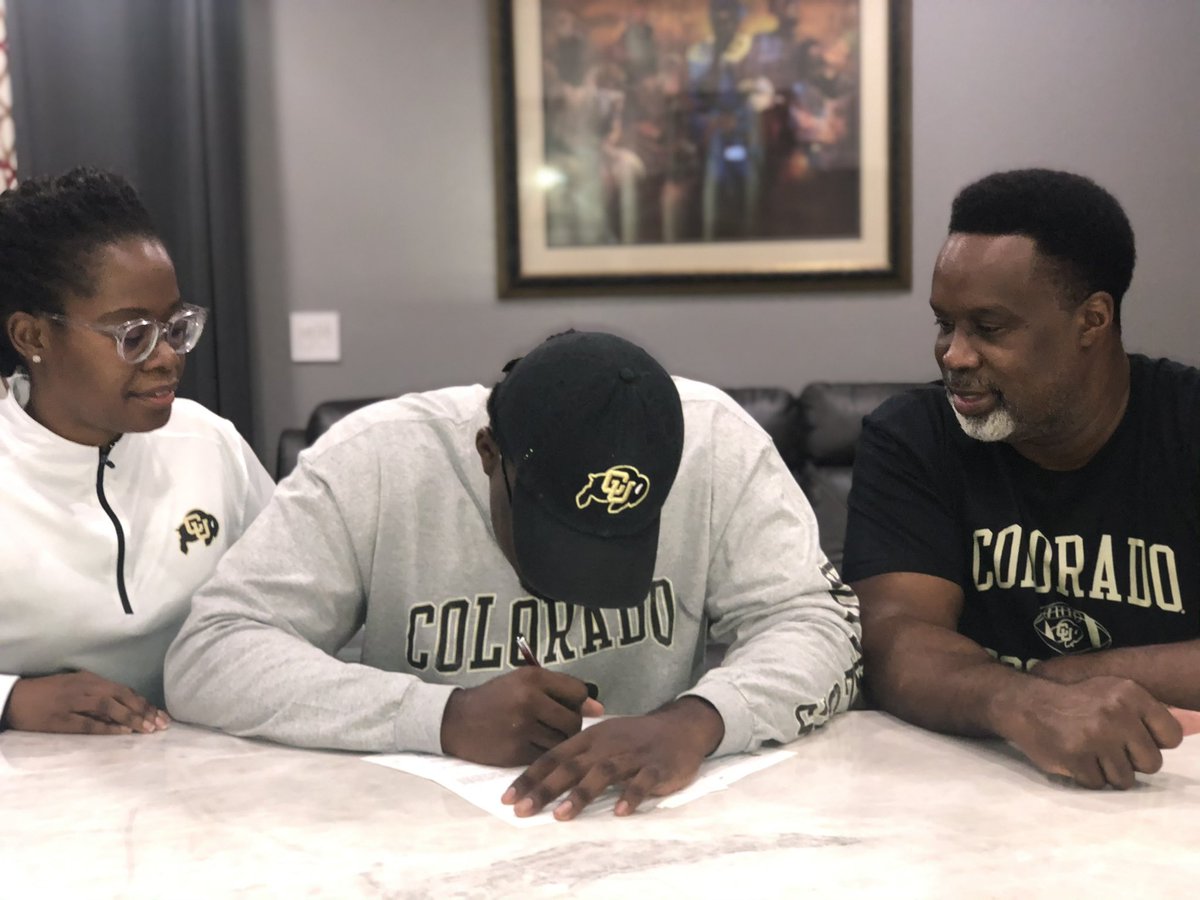 🔹🔸STA SIGNING DAY🔸🔹
Allan Baugh @AllanBaugh 
Colorado <a href="/CUBuffsFootball/">Colorado Buffaloes Football</a> 

#YouGoWeGo
<a href="/CoachHarriott/">Roger Harriott</a>