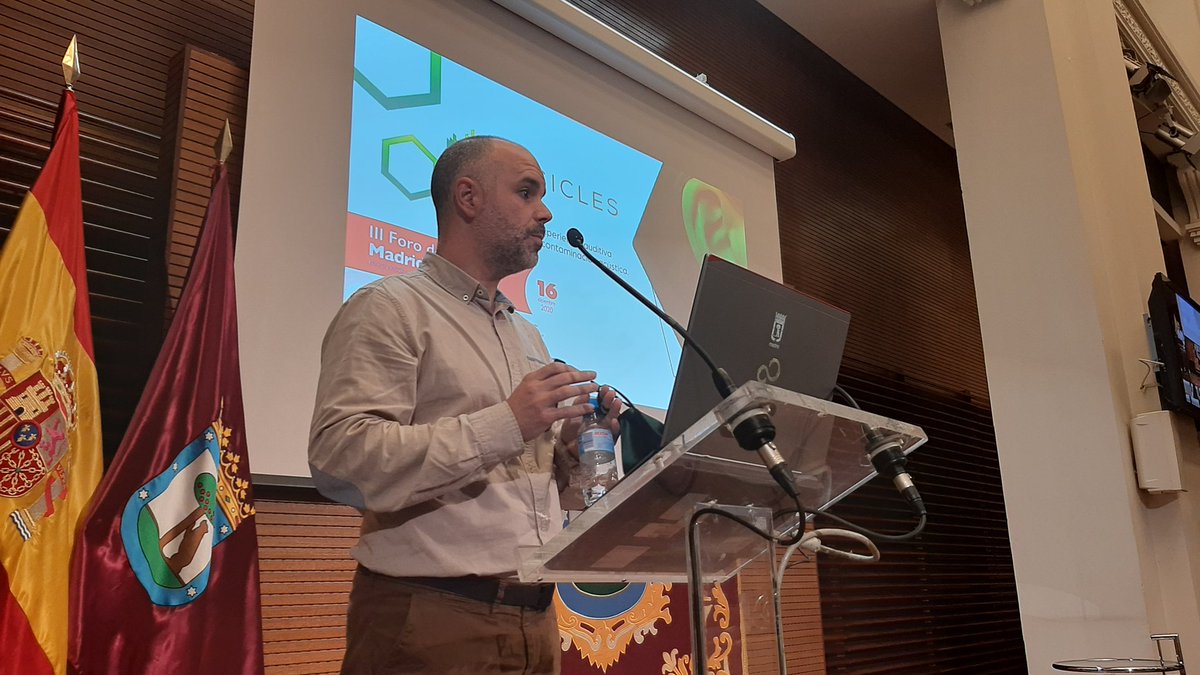 MadridEmprende's tweet photo. Carlos Capdepón presenta #Ossicles, empresa de soluciones innovadoras de sonido y que está desarrollando una plataforma de SaaS de inteligencia artificial aplicada al audio. #ForoMadridEmprende Más info en su web: https://t.co/kfOOWej2dm https://t.co/E7wcDwHLCl