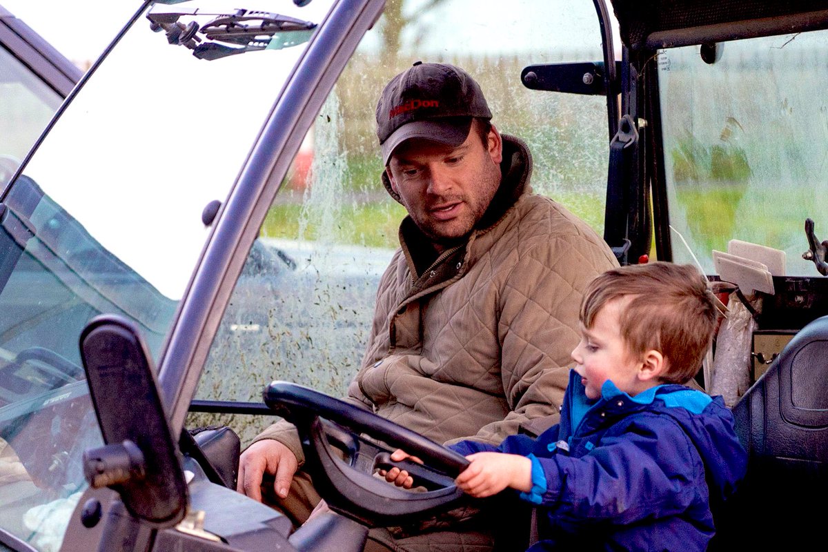 Sarah Hawthorne 🌼🐝 tweet media