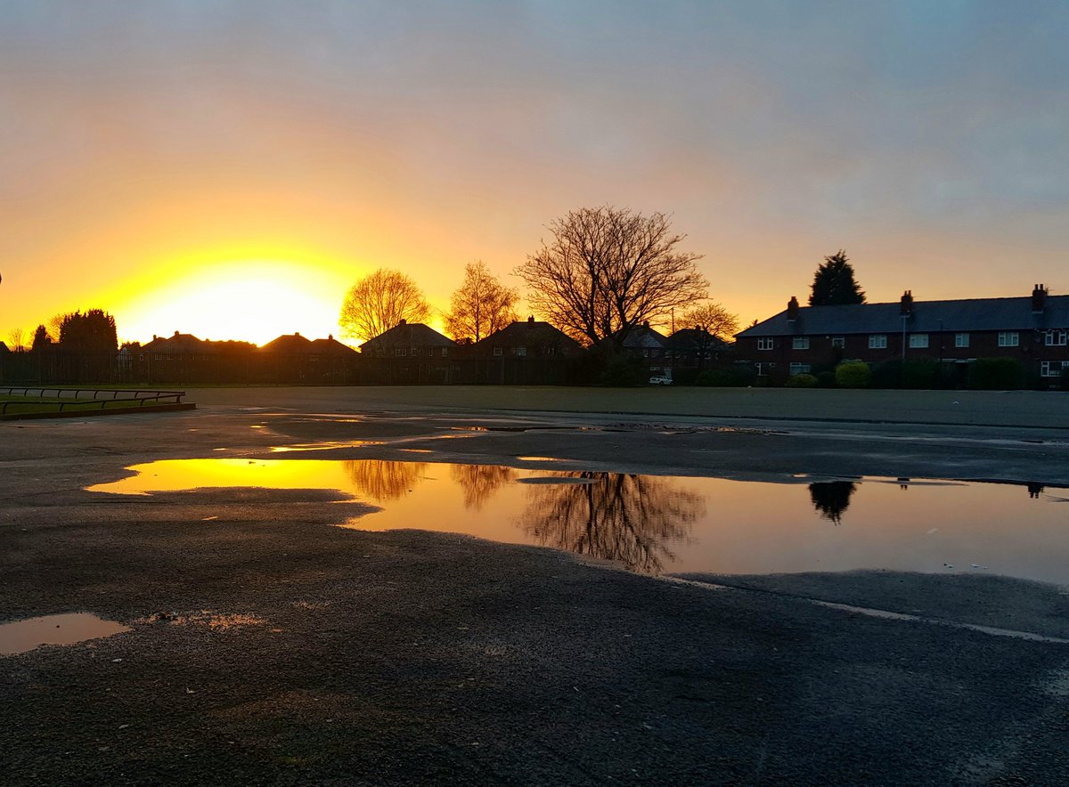 LostockEnglish's tweet photo. @lostockhigh Lovely view across the yard at sunset https://t.co/SzOhFl20Te
