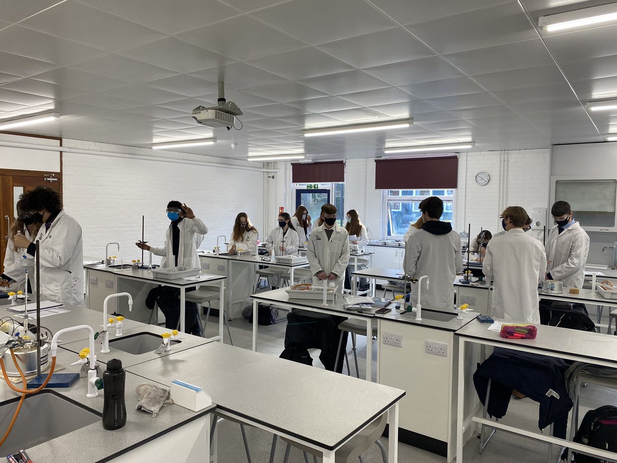 TAAsciencedept's tweet image. All worthwhile! Our year 12 chemists @Thomas_Alleynes busy making haloalkanes. First time using Quickfit &amp;amp; no breakages! Loving the new labs that make this possible #chemistry #practicalwork #happydays