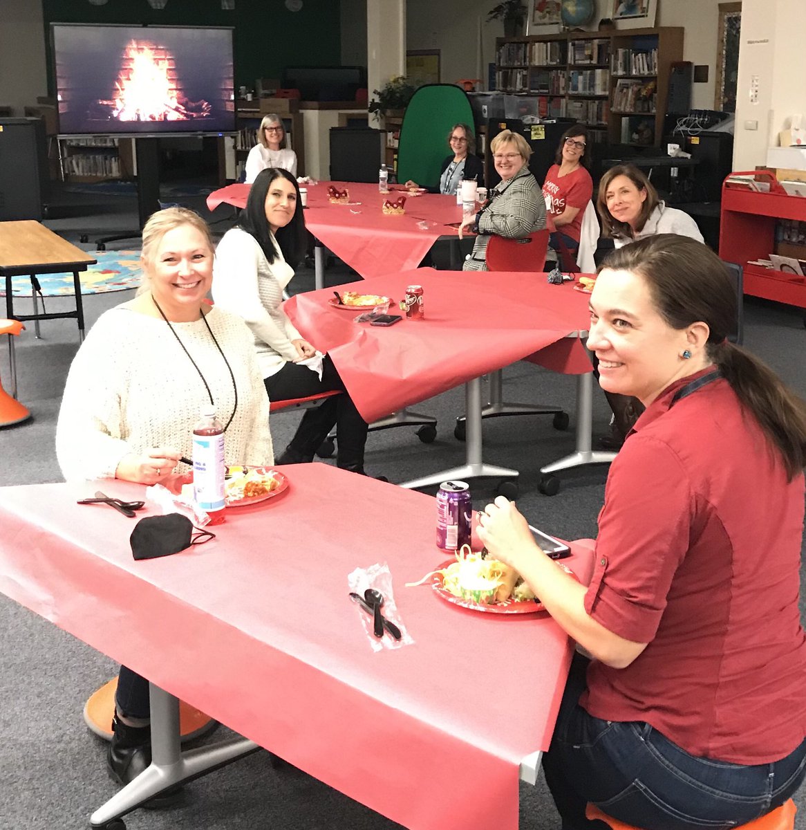 Laura Reeb (@spicewoodlib) on Twitter photo Our amazing leadership team spoils us! A socially distanced lunch with a great ambiance! 🔥 🎶 <a href="/SpicewoodPYP/">Spicewood Elementary</a> Our amazing leadership team spoils us! A socially distanced lunch with a great ambiance! 🔥 🎶 <a href="/SpicewoodPYP/">Spicewood Elementary</a>