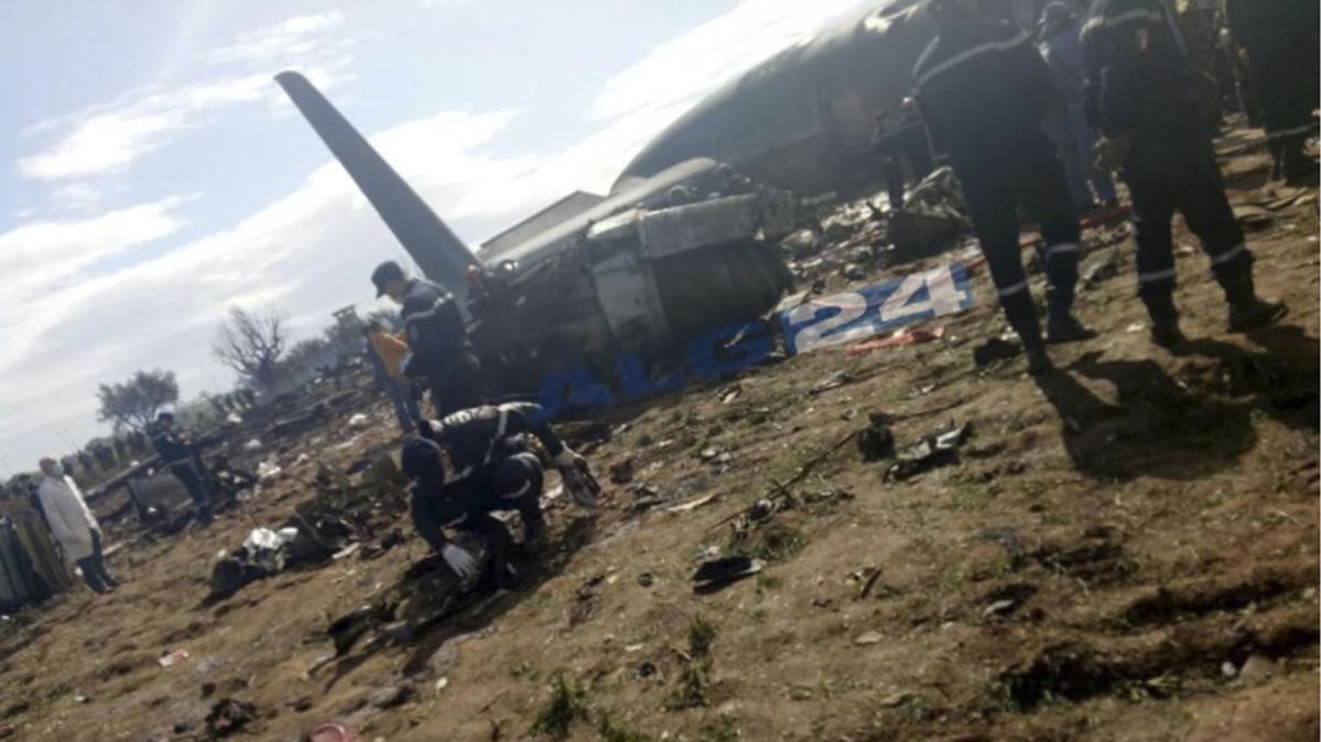 Three dead in Algeria military helicopter crash https://t.co/eLr0VvCT2z https://t.co/xbzdzOsfbA