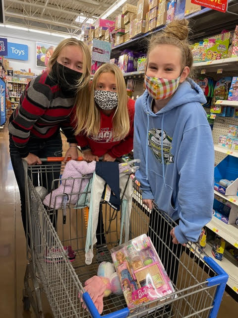 LBLocalSchools's tweet photo. Representatives from the LBMS Student Council went shopping this week to give back to community families in need this holiday season. We are so proud to see our Eagles giving back and spreading kindness! 💚 #WeAreLB @SalvationArmyUS https://t.co/uvPR2cUMYm