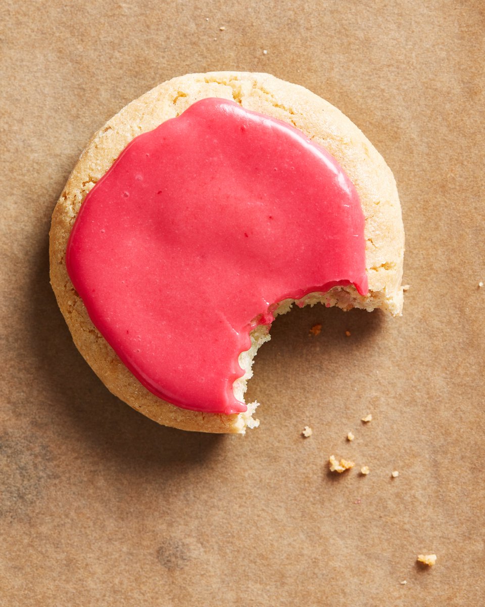 thekitchn's tweet photo. These cranberry-glazed chewy almond cookies are bursting with flavor. The tart fruitiness of the glaze and sweet, chewy cookie base are the perfect combination. Get @ericjoonho's recipe: https://t.co/7hqN55WV9W #quarantinecookies https://t.co/LjVVcQcpEK