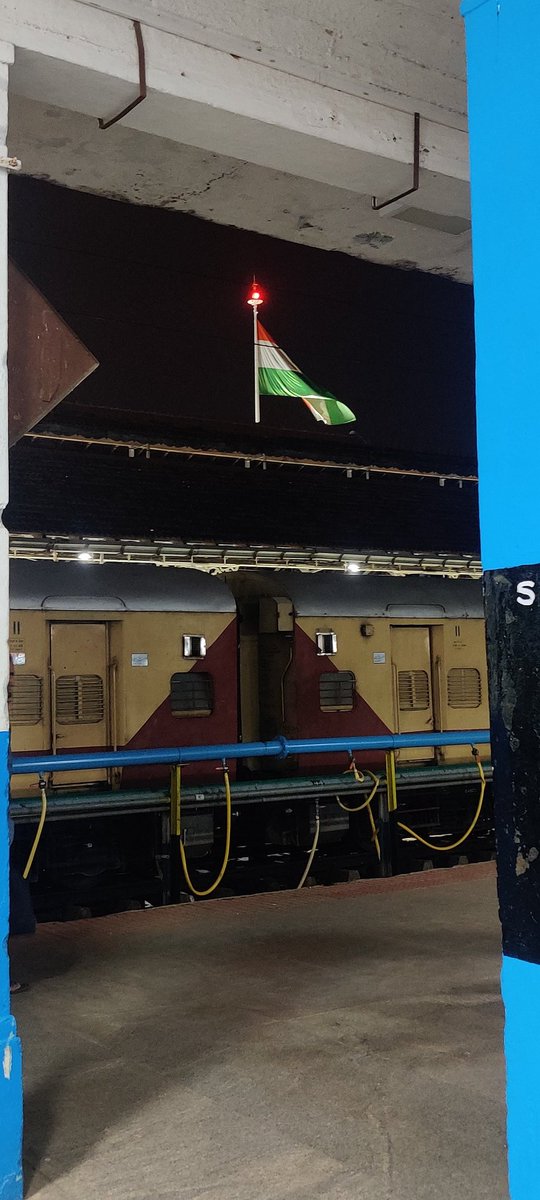 Akash_jai's tweet photo. @RailMinIndia spectacular view of the tricolor at Mysuru Railway Station.. https://t.co/Ma0wQKImTd