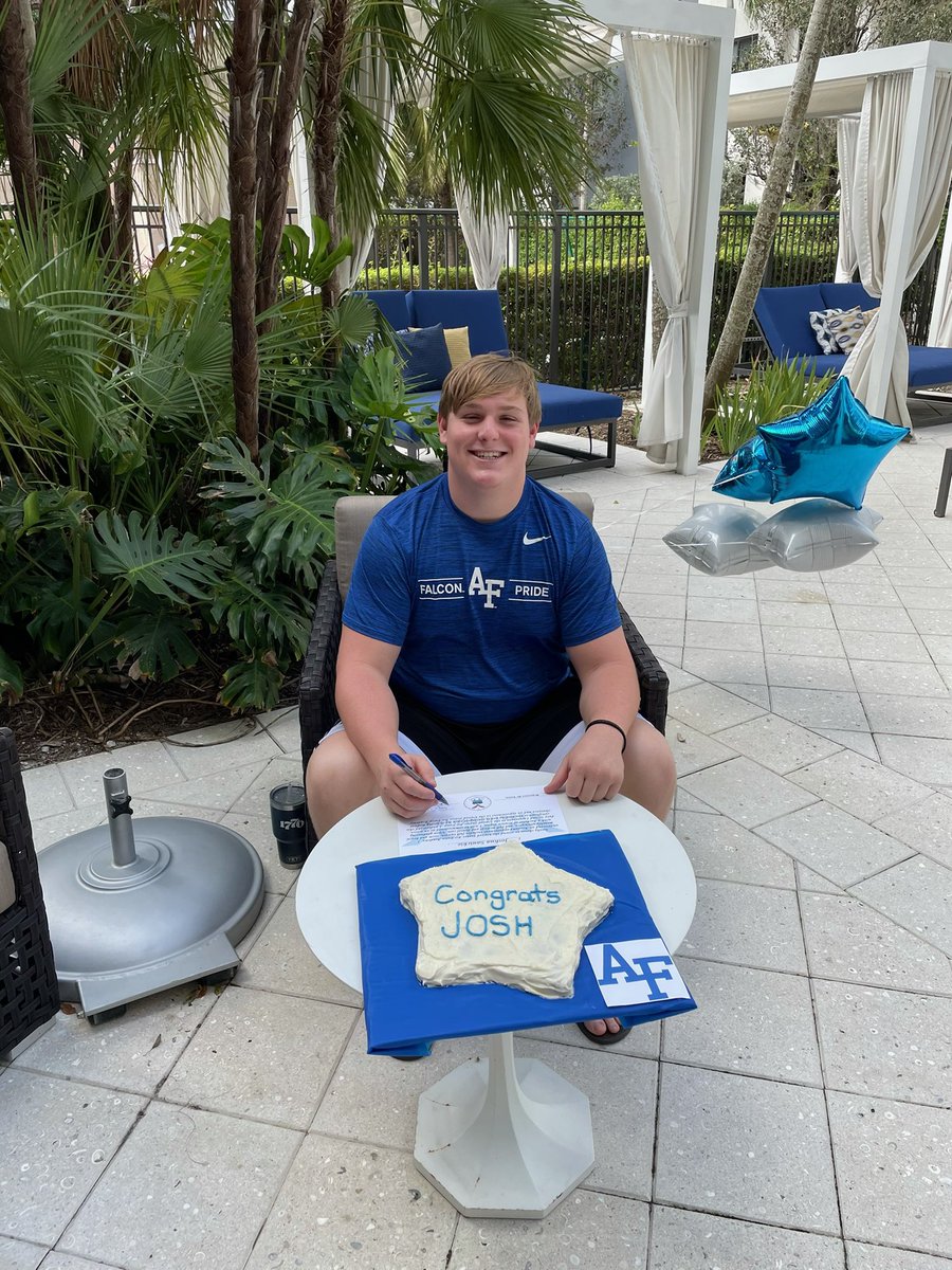 🔹🔸STA SIGNING DAY🔸🔹
Josh Sauickie  @JSauickie2021 
Air Force <a href="/AF_Football/">Air Force Football</a> 

#YouGoWeGo
<a href="/CoachHarriott/">Roger Harriott</a>
