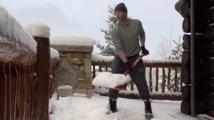 LovclyMikkelsen's tweet photo. Jensen Ackles is the king of posting vids of himself doing random chores around the house and managing to make it look extremely hot https://t.co/KlYP53l8il