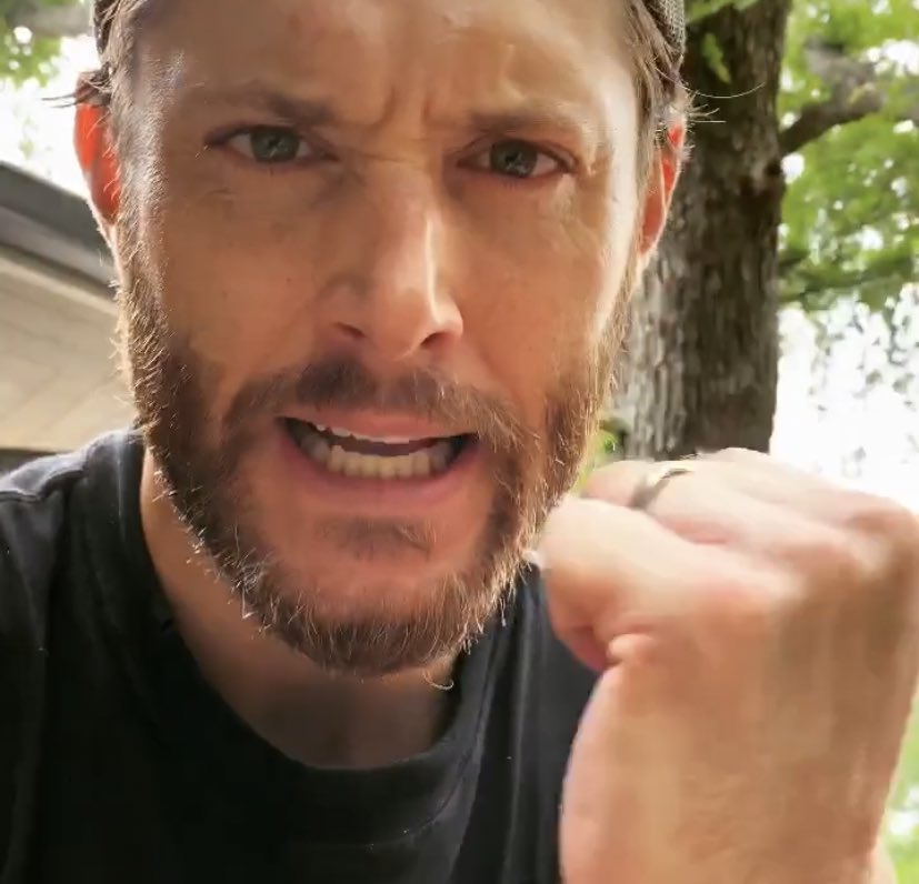 LovclyMikkelsen's tweet photo. Jensen Ackles is the king of posting vids of himself doing random chores around the house and managing to make it look extremely hot https://t.co/KlYP53l8il