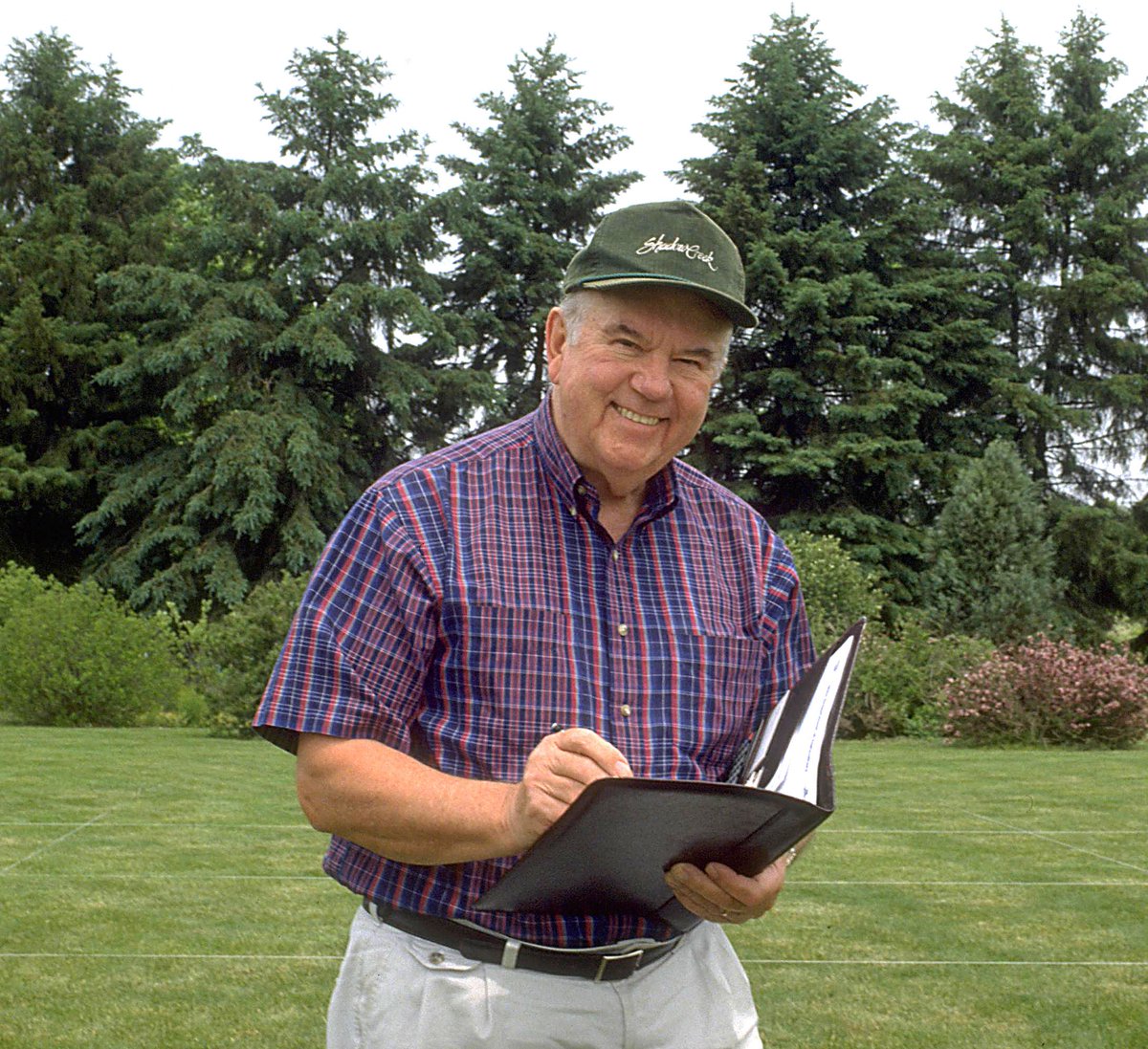 ohiobugdoc's tweet photo. With a heavy heart, I learned that Dr. Harry Niemczyk passed away from cancer this morning. He was a friend and mentor! Another giant of turfgrass science passes! https://t.co/HUZ1RFbm10