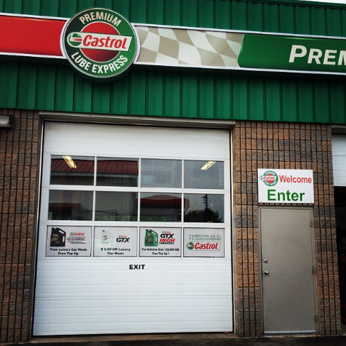 AlconaEsso's tweet photo. Did you know that when you get a Synthetic oil change you'll receive a free LUXURY carwash?! So what are you waiting for? Come on in today!👍🚗
We're open Mon-Fri 9am-7pm, Sat 9am-5pm
#alconaesso #freecarwash #friendlieststaff #oilchange #castrol https://t.co/ZujOyVg9Ia