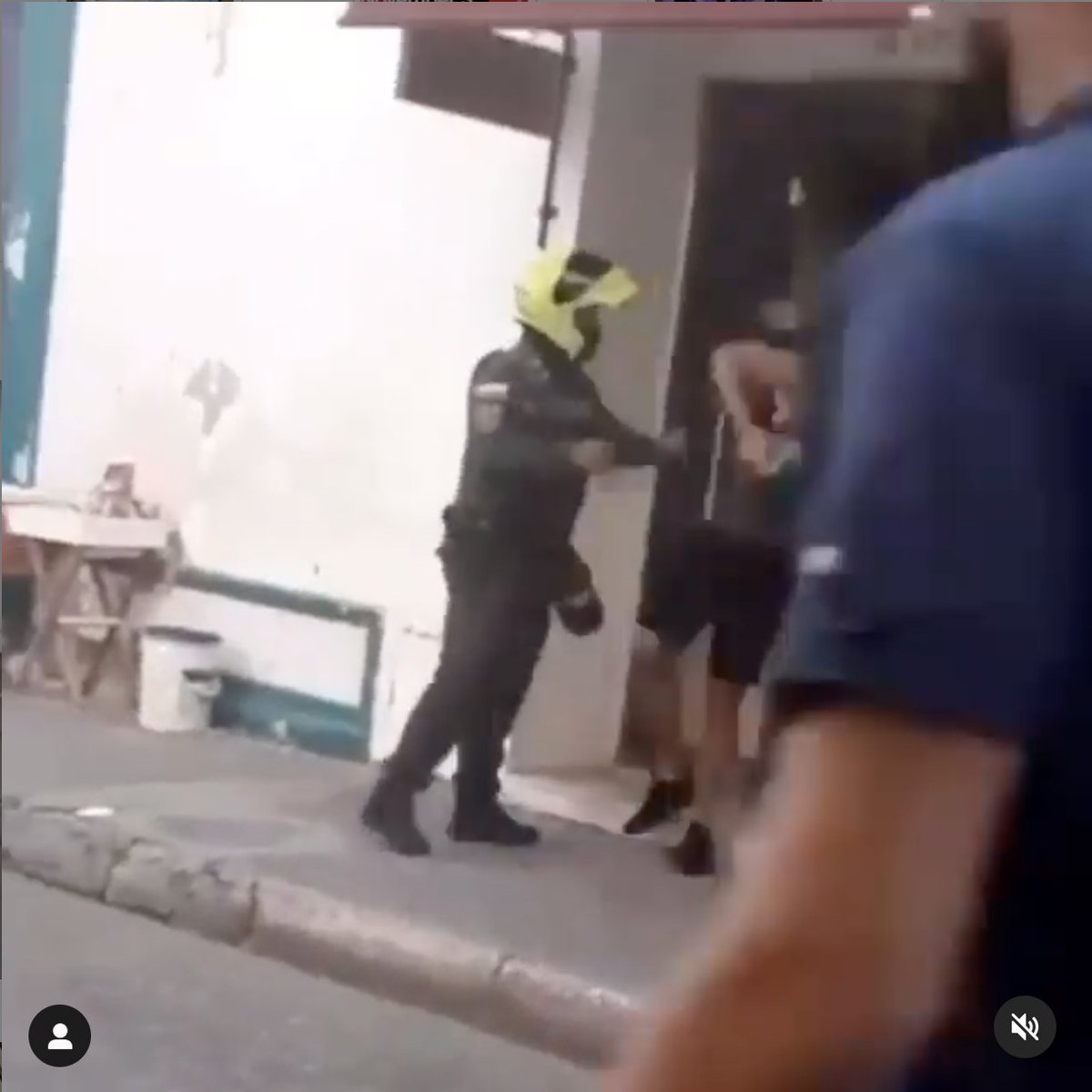 ajplus's tweet image. &quot;Insecure&quot; star Kendrick Sampson says police in Colombia punched, handcuffed and held him at gunpoint during a stop, his 6th stop in 5 days: &quot;It happens to Black Colombians often.&quot;

Groups accuse police of systemic racist policing and excessive force against Black Colombians.