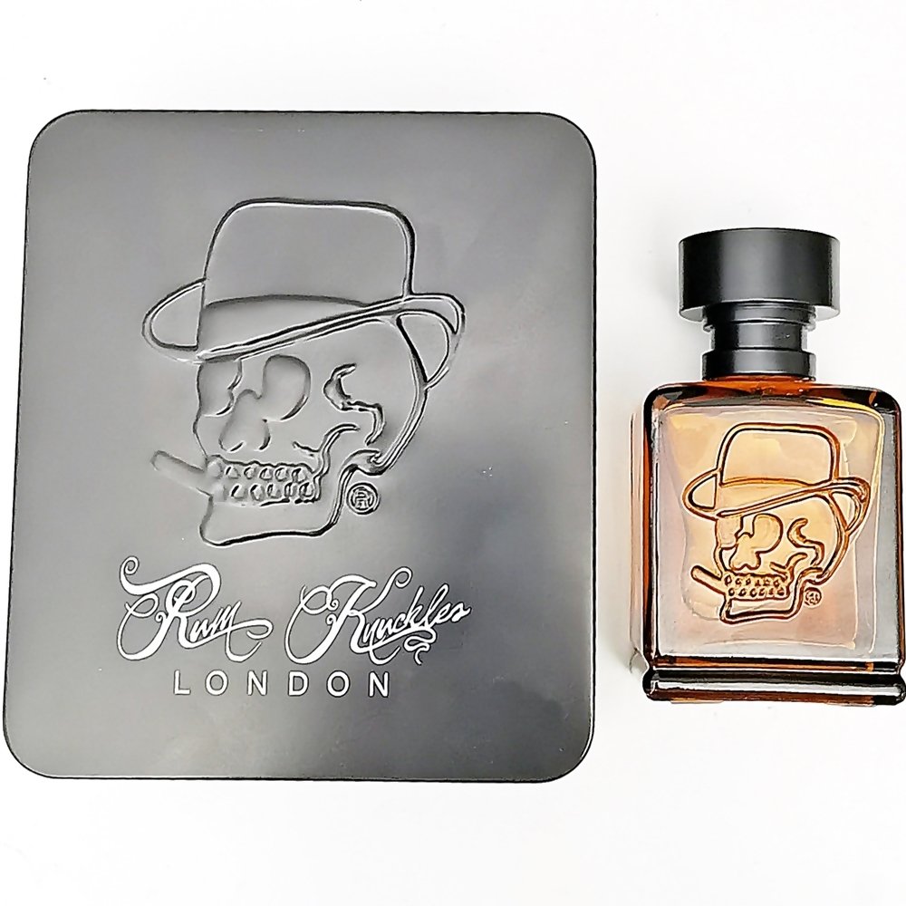 BlondeMaleBlog's tweet photo. The Rum Knuckles Eau De Toilette For Him 100ML. #mens #menstyle
#scent #perfume #blondemaleblog
#rumknuckles #XmasTreats #uk
#review #blog #lifestyle #gift
#giftsforhim #grooming #menswear #fashion #style #BBlogRT Read Here -
https://t.co/Jx1nmsEVft https://t.co/FZwhqFp4c2