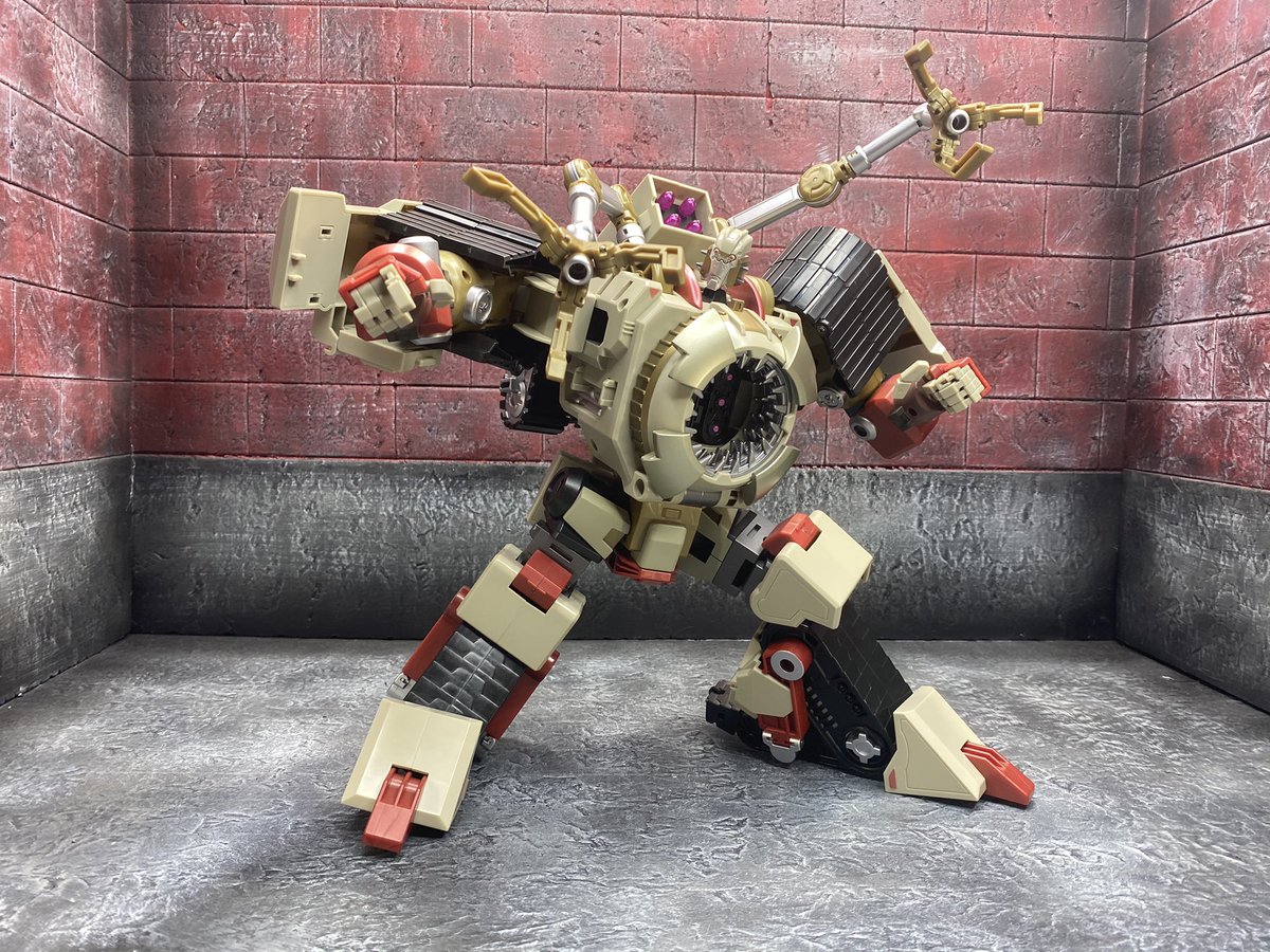 BobbySkullface's tweet photo. Today we FINALLY wrap up the #decepticonjusticedivision #tesarus or as #mastermindcreations #mmc #reformatted calls it #tortor #transformers #3rdparty https://t.co/VAdtLWKuVd https://t.co/eazqnxpBKe