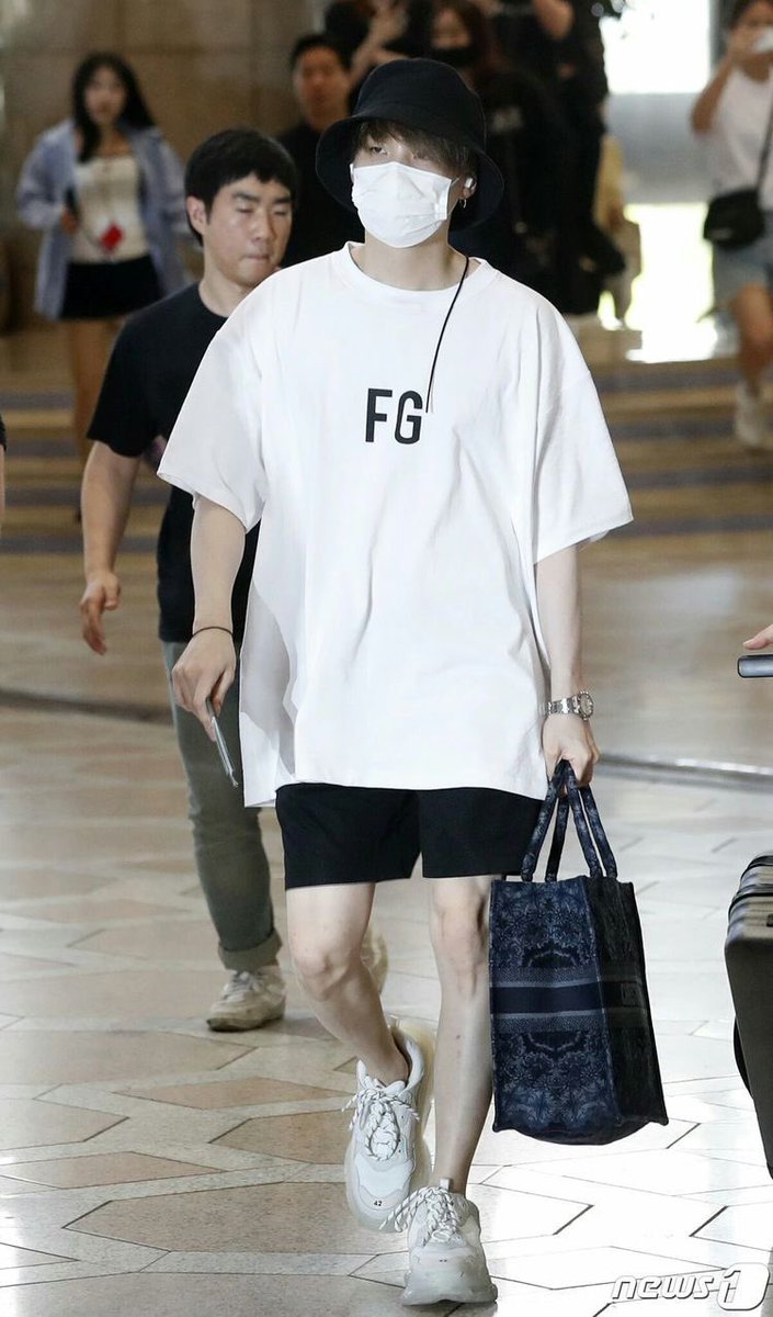 yoongi’s fashion style - a detailed thread