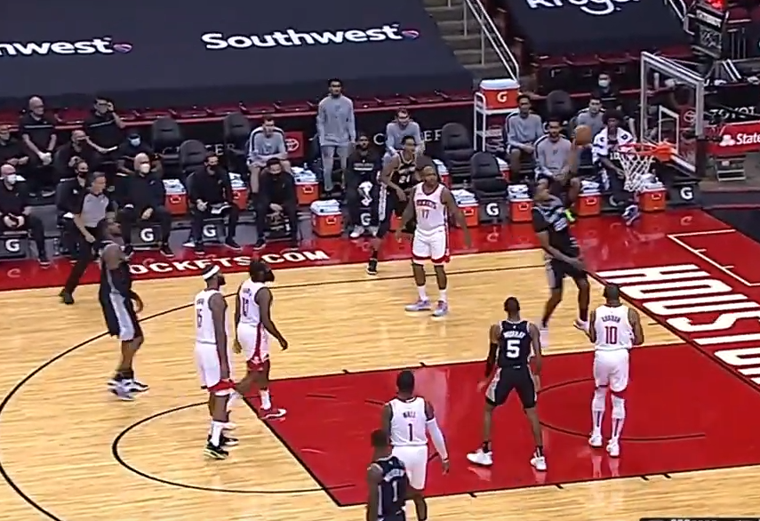 PlayBUSR's tweet photo. Harden's defense is already back to MVP level! Someone get this man outta Houston
Bet the NBA at https://t.co/YTetNv3wRn
#HardenOUT #NBA #NBATwitter https://t.co/8hbDkCWNdm