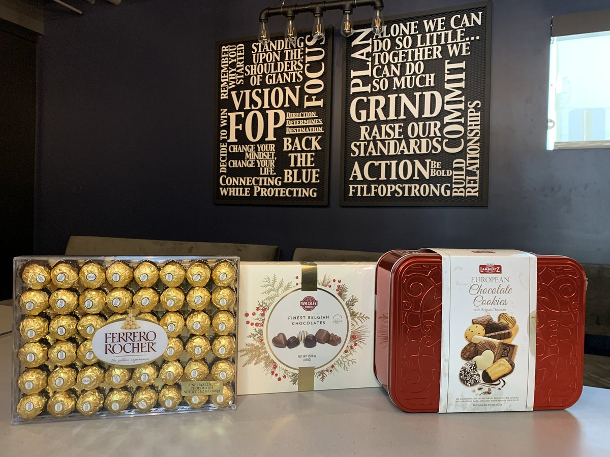 FtLFOP's tweet photo. We are continually amazed by the generosity and support of this community.  Thank you Mr. Meekins for your donation, cookies and candy in support our #FLFOPStrong Family. 

#𝐅𝐭𝐋𝐅𝐎𝐏𝐂𝐨𝐧𝐧𝐞𝐜𝐭𝐢𝐧𝐠𝐖𝐡𝐢𝐥𝐞𝐏𝐫𝐨𝐭𝐞𝐜𝐭𝐢𝐧𝐠 https://t.co/JX1bmGMhPy