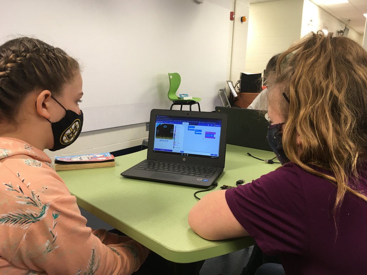 GanderElem's tweet photo. Mr. Barron from Brilliant Labs visited GE today and did a wonderful coding session with our Grade 6 students using microbits.  Mr. Barron also delivered our 3D printer for our LLC.  Thank you Brilliant Labs!! @brilliant_labs    @NLESDCA https://t.co/h48pdCzweA