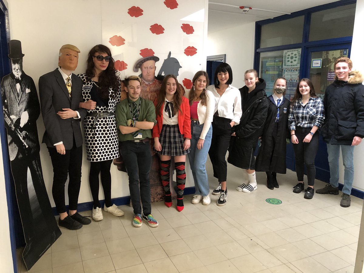 CedarsHistory's tweet photo. You never know who you’ll end up teaching during Help Week! Some of our fantastic Year 13 Historians in their fancy dress! @Cedars6th @SV_CedarsUpper @Cedars_Upper https://t.co/zxUCwZCjts