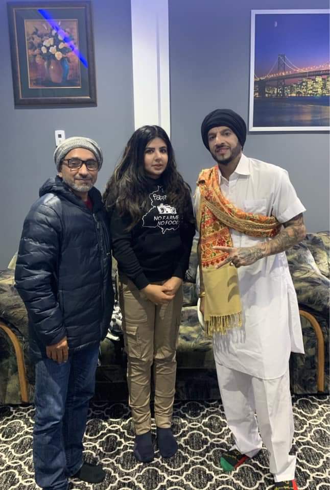 Atul_Sharma946's tweet photo. #Zimidaar🚜 #ComingSoon✌ the real #MAHARAJA👑@jazzyb #PAJI🤴 @Reema_45 #MAM👨 @ranaranbir970 @gogadhaliwal #PAJI @dineshauluck #PAJI #dhaliwalartsofficial #truerootsproductions https://t.co/w2pp57oFM4