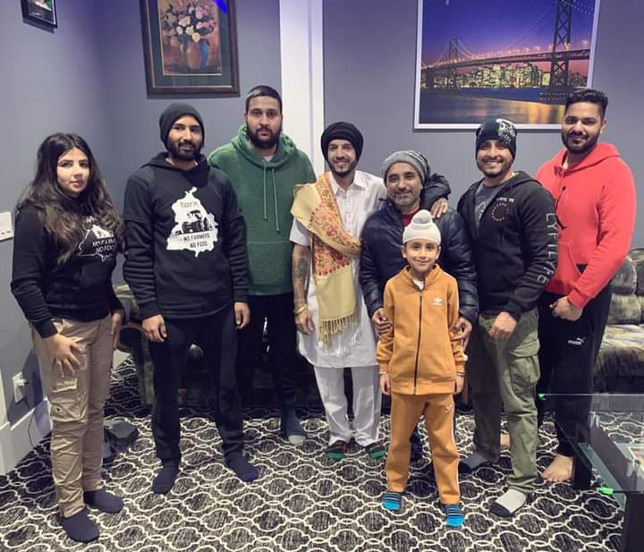 Atul_Sharma946's tweet photo. #Zimidaar🚜 #ComingSoon✌ the real #MAHARAJA👑@jazzyb #PAJI🤴 @Reema_45 #MAM👨 @ranaranbir970 @gogadhaliwal #PAJI @dineshauluck #PAJI #dhaliwalartsofficial #truerootsproductions https://t.co/w2pp57oFM4