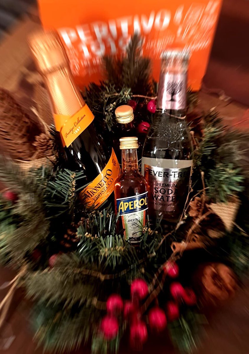 littletaperia's tweet photo. As a festive thank you to our enduringly loyal customers, we’re giving away 10 of these gorgeous little gift boxes every night to customers who order delivery or click and collect. The selection is totally random, so good luck!
#deliveroo
#ubereats
#clickandcollect
#tooting https://t.co/zwDzHeNt88