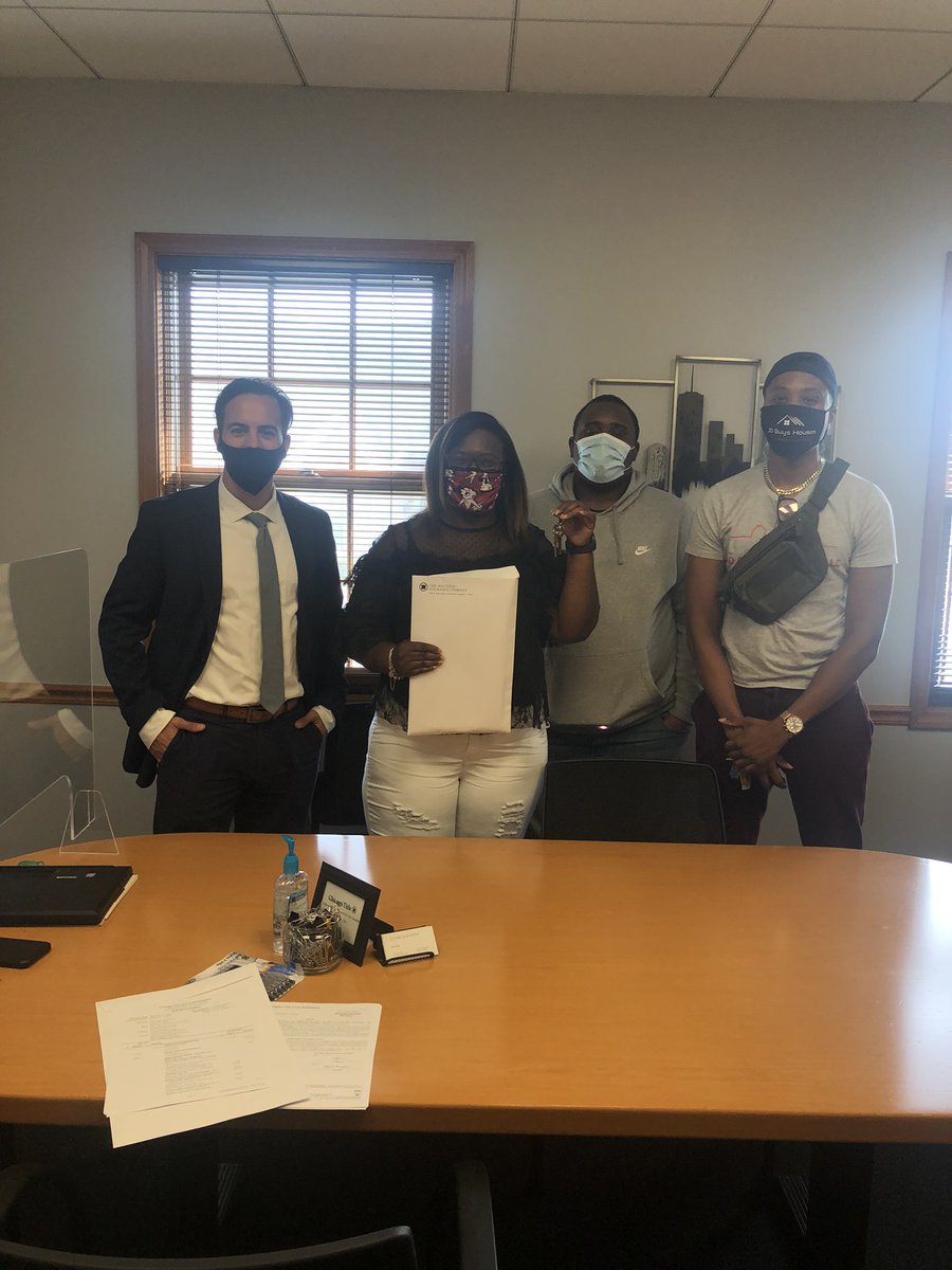 You probably always wanted to get into real estate but never knew where to start, or what to do first...

I flipped a house without using my own money and made $50K profit. 
 
Here’s the steps I took below

(Thread)