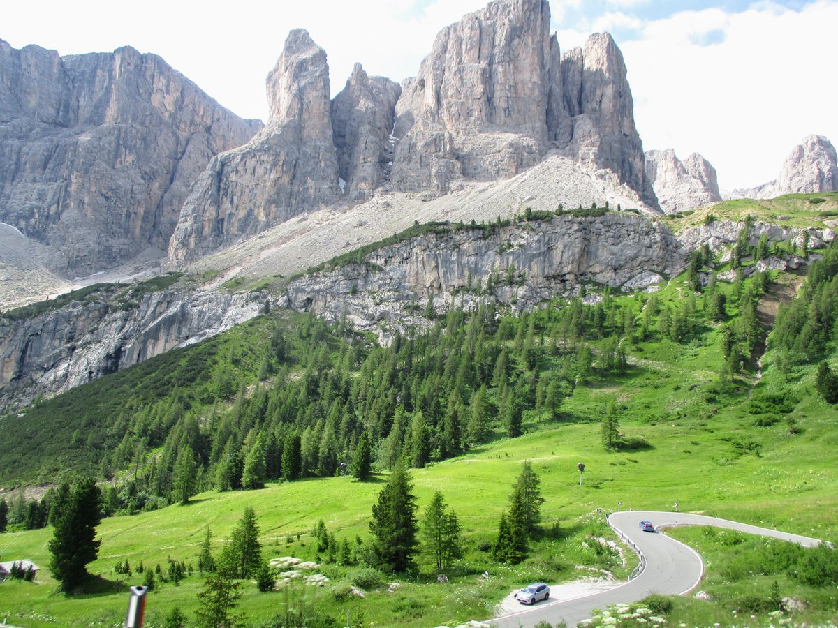 5/ Passo Gardena (por Corbara en Badia)  https://www.1001puertos.com/2012/10/passo-gardenagrodnerjoch-por-corbara-in.html