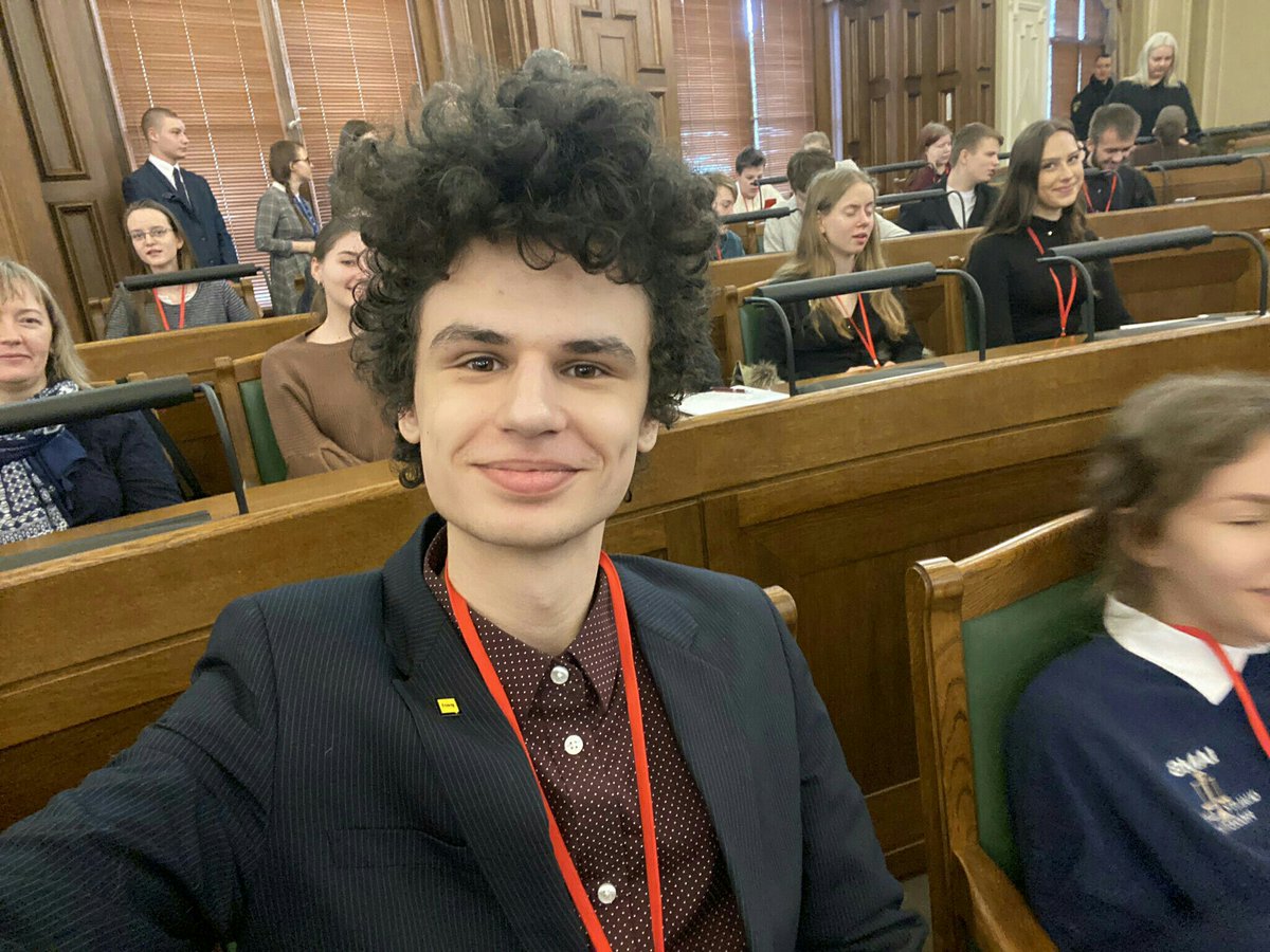 rusp1zza's tweet photo. Папа римский после своего транс перехода слепил из хуцпы копию Богданова для латышей https://t.co/Wsc9wqhsMN