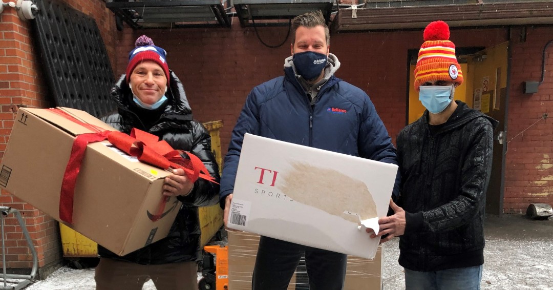 goodshepherd_to's tweet photo. Reliance Home Comfort  stopped by today with 100 pairs of #socks for our #homeless guests. These items will be distributed to people in need and will keep their feet warm and dry. Thank you! #heroes4homeless #welcomehomeless #keepTOwarm https://t.co/9oOoTkerNq