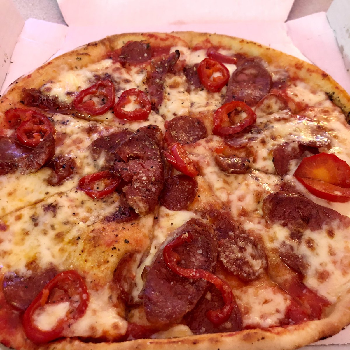MoonHotSauce's tweet photo. I tried the new Pizza Express hot honey pizza so you don’t have to. 
Really, don’t. 
It’s a poor copy of @Wandercrust_LDN’s American Psycho and the hot honey is totally overpowered by the sausage and pepperoni. 
No balance of flavours here at all. https://t.co/aJ9YYTkEAg