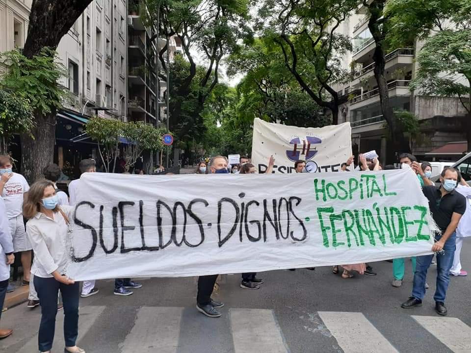 be_whatyouwant's tweet photo. #personaldesalud #caba #COVID19 #paritariassaludya #hospitales La pandemia logró unir a todo el personal de Salud, frente a la indiferencia de los Funcionarios de turno. https://t.co/BJ516pKjQl