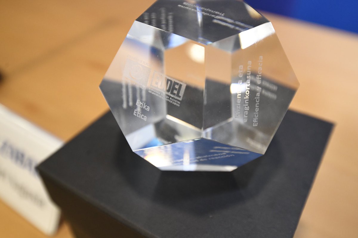 #ELoGE 2020 Ceremonia de entrega

#ERMUA #IRUN #LAUDIO Ayuntamientos reconocidos con el Sello Europeo de #Excelencia en Gobernanza <a href="/coe/">Council of Europe</a> 

ℹ️+📹 bit.ly/2Wpc1T6
📸 bit.ly/3gRH83a

#Berango #Elgoibar #Erandio
👏👏ZORIONAK a los seis. Todos ganadores! !🏅🏅🏅🏅🏅🏅