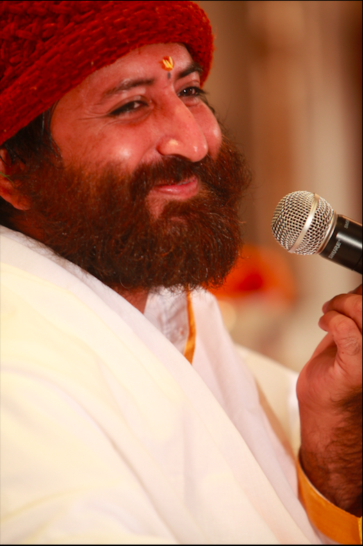 jubilantjaya's tweet photo. पूज्य श्री #NarayanSai जी की मुस्कुराहट दूसरों के दुःख-दर्दों को कम करनेवाली है। कष्टों व मुसीबतों के बीच, अकेले हो या लोगों के बीच, उनकी समता व मधुर मुस्कान जीवन की कठिनाईयों में मुस्कुराने की सीख देती है। क्या आपको भी यही लगता है? रिप्लाई करें और हमें बताएँ।#MysticalLifeOfAYogi https://t.co/sB1HExp7Cp