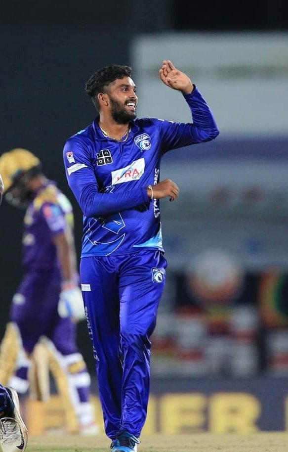 Shalikasp's tweet photo. Jaffna Stallions! ✨🏆 Player of The Tournament - Wanindu Hasaranga. 🔥🥇
#JSvGG #LPLFinals
#LPL2020 #එක්වජයගමූ #wintogether https://t.co/XETHLkEohx
